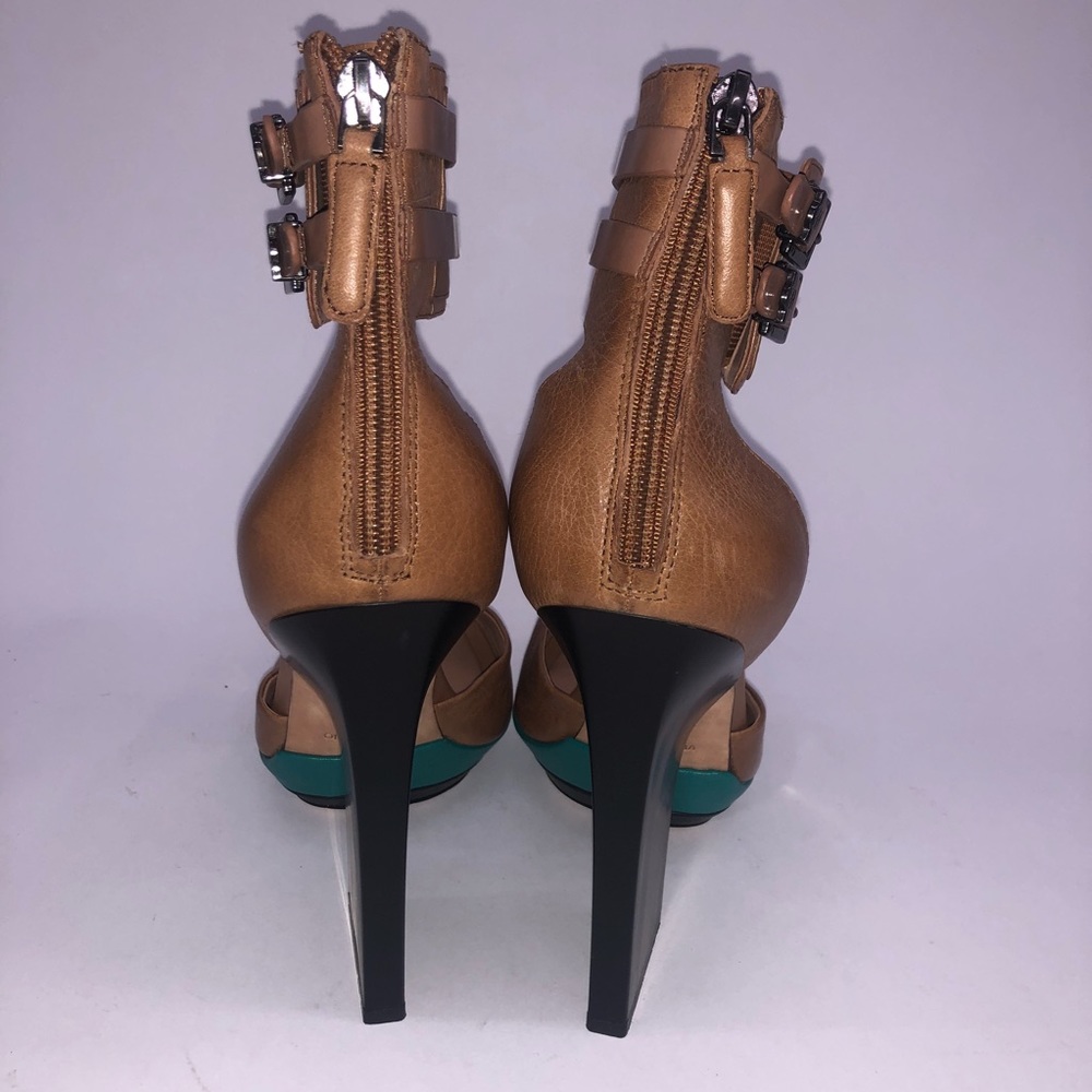 BCBG MaxAzria Women's Brown Shoe NWOB - Picture 5 of 6